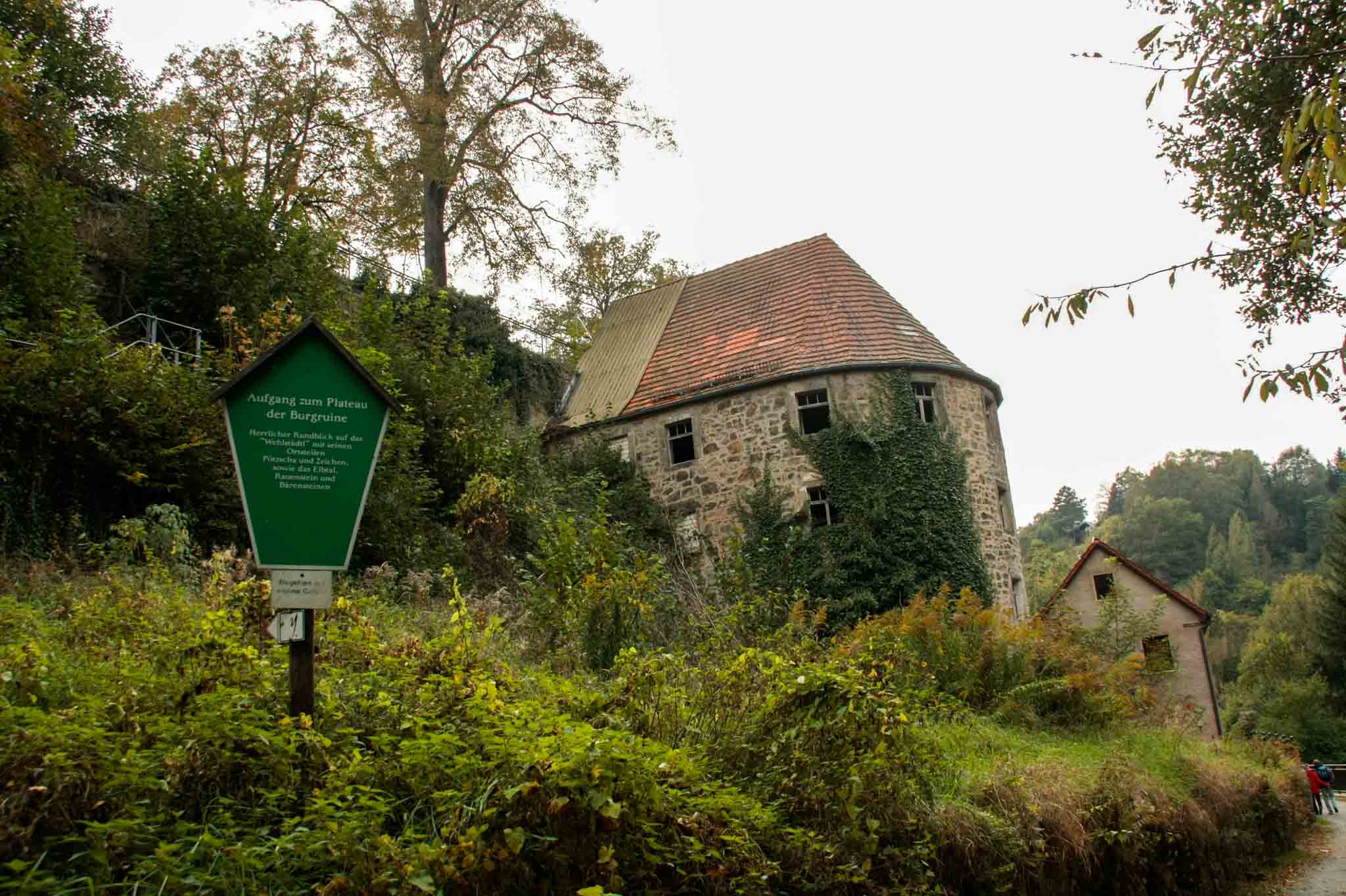 24-malerweg-sign-about-castle-ruine