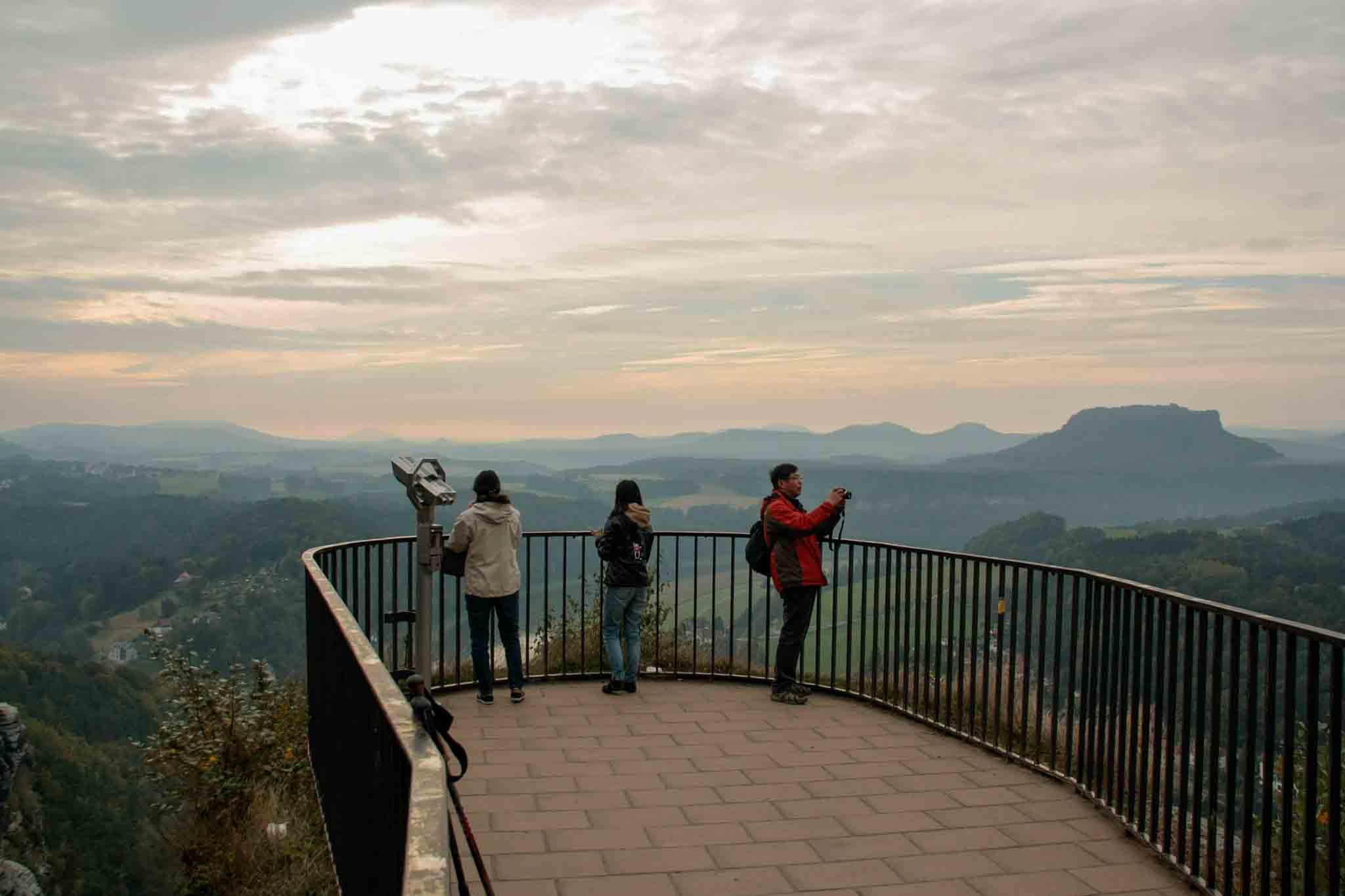 day 2 - people on the Bastei Brücke